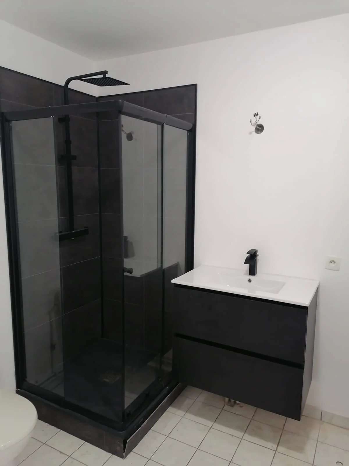 Salle de bain avant rénovation à Rouen — état initial